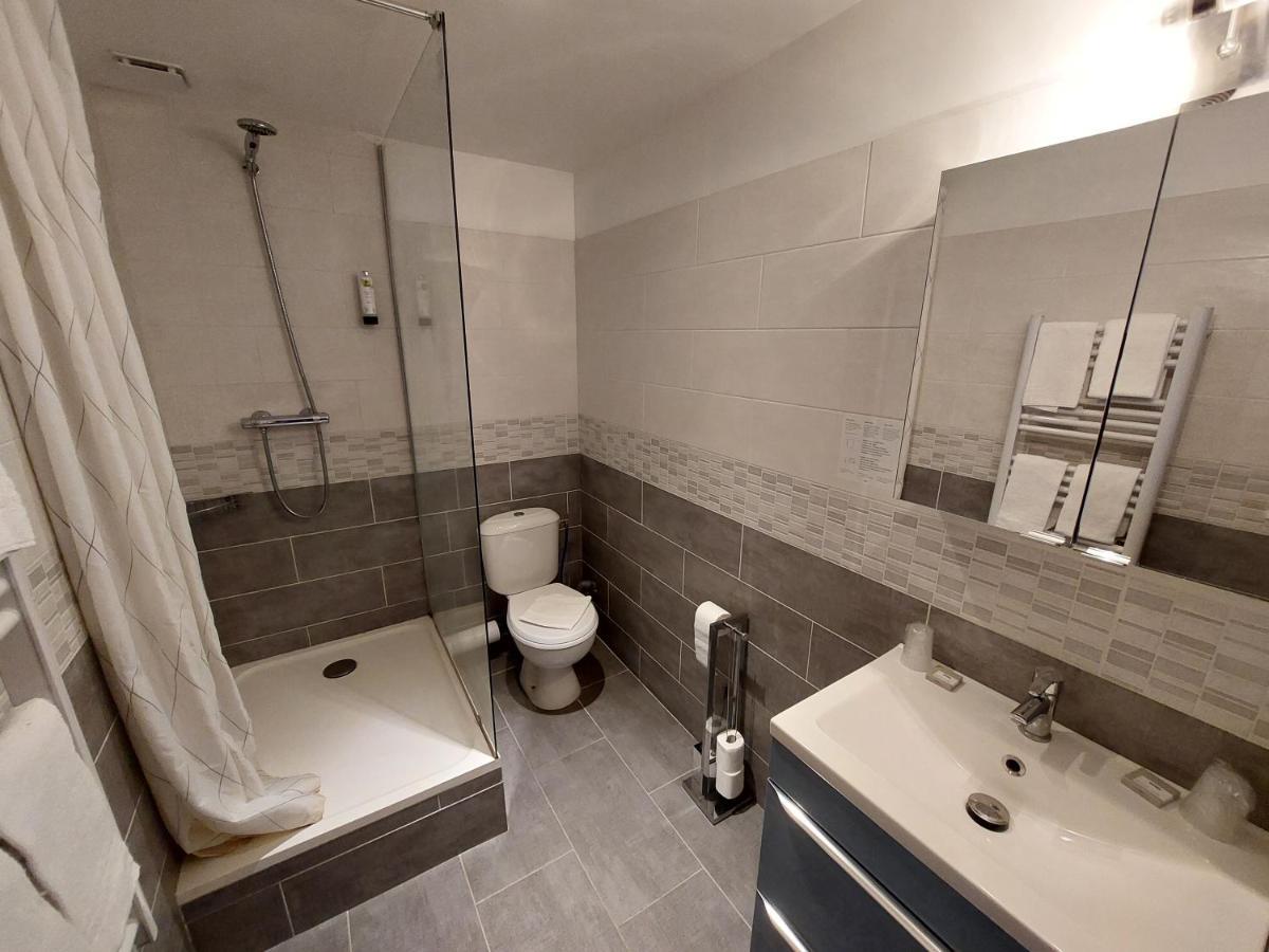 Logis Hotel - Les Pasteliers Lavaur  Bagian luar foto